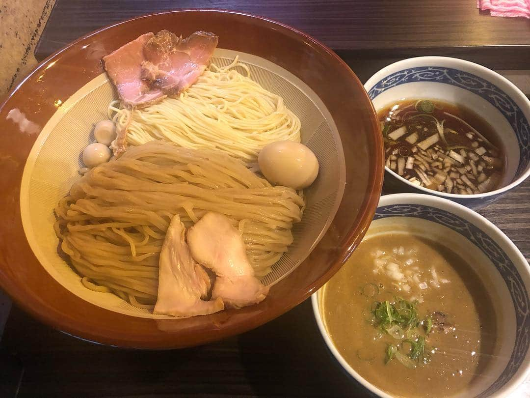 三宅智子さんのインスタグラム写真 - (三宅智子Instagram)「志奈そば田なかで食べた賄い色々〜！ ほんの一部ですが。  先月から東池袋にある志奈そば田なかさんで、週2回お手伝いしてます！  働くの楽しいし、毎回、美味しい賄い3杯も食べられて、幸せしかない！  水曜と金曜のランチ(11〜15時)はいるので、是非食べに来て下さい♪  今日も居ます！」2月22日 9時33分 - tomoko1121m