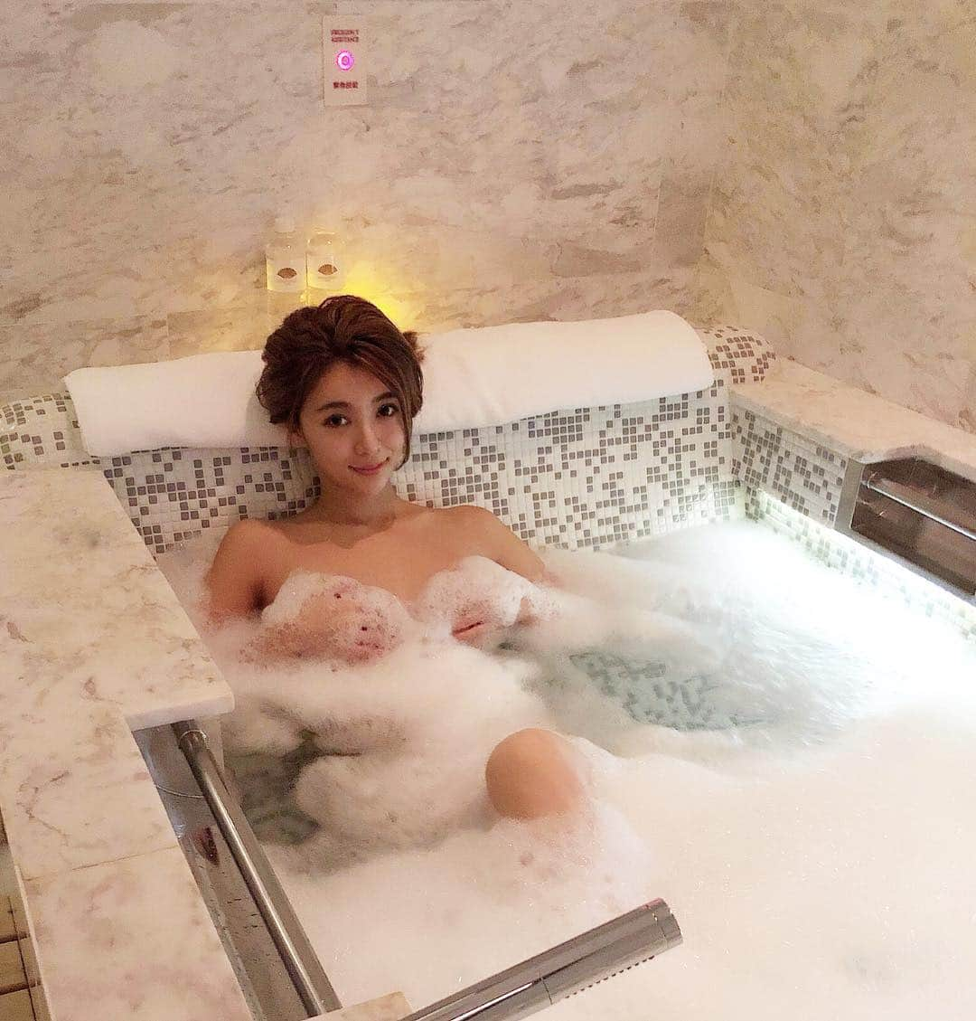 濱野りれさんのインスタグラム写真 - (濱野りれInstagram)「Good morning🛁💓 あさゆぶね💆‍♀️ いっぱい食べた次の日は湯船でごまかす😼 . . #台灣旅遊#溫泉#按摩#放鬆 #好吃#台灣#我愛台灣#台湾🇹🇼#台北旅行#meetcolorstaiwan#taiwantravel#taiwantrip#massagespa #massage#forbeauty #mandarin#mandarinspa#mandarinoriental #女子力#美活#美肌#デトックス#台湾旅行#台湾観光#マンダリン#スパ#マンダリンスパ」2月22日 11時59分 - riregram