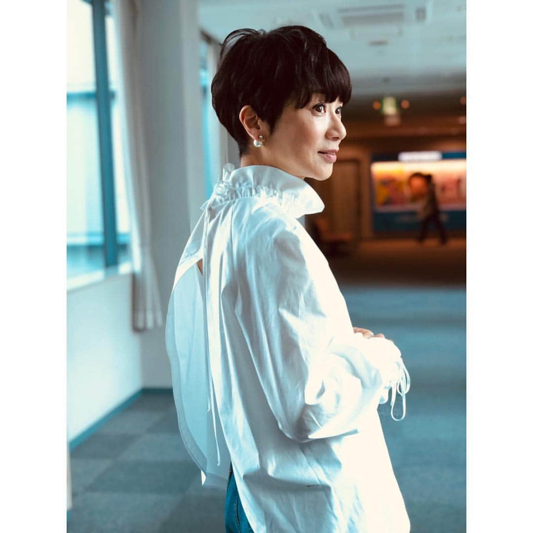 黒田知永子さんのインスタグラム写真 黒田知永子instagram 背中が可愛いブラウス 首の後ろをリボンで留めて あとはひらりとあいてる 一足早く春 ゴゴスマ ブラウス 中は白いtシャツ Fendi 黒田知永子 Chiekokuroda 2月22日 16時48分 Kuroda Chieko