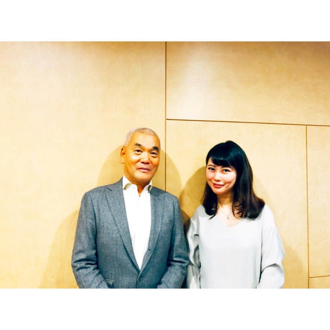 安蒜幸紀さんのインスタグラム写真 - (安蒜幸紀Instagram)「. 【文化放送　ニュースワイドSAKIDORI】 2月22日は猫の日😸 ということで今日から 映画「ねことじいちゃん」公開です📽 . 昨日の世の中SAKIDORIコーナーには #岩合光昭 監督にお越し頂き 映画についてお話を伺いました🎤 . NHKで放送している 岩合さんの「世界ねこ歩き」が 大大大大大好きなのでお会い出来て感動✨ . 岩合さんの撮るねこちゃんたちは 本当に自然でいきいきした表情をしているので 見ているだけで最高に癒されます🐈💕 . 昨日お話させてもらった際 岩合さん自身が猫が大好きだからこそ ああゆう場面や表情が撮れるんだろうなと しみじみ感じました😌 . 映画の方も岩合監督のこだわり たくさん詰まっています🙌 ぜひ劇場へ足をお運び下さい🎬 . #ねこ#ネコ#猫#ねこちゃん#猫好き#猫好きさんと繋がりたい#猫の日#2月22日#映画#ねことじいちゃん#ねこまき#漫画#原作#NHK#BS#岩合光昭の世界ネコ歩き#動物#写真家#監督#立川志の輔#文化放送#ラジオ#JOQR#フリーアナウンサー」2月22日 17時54分 - ambirusaki