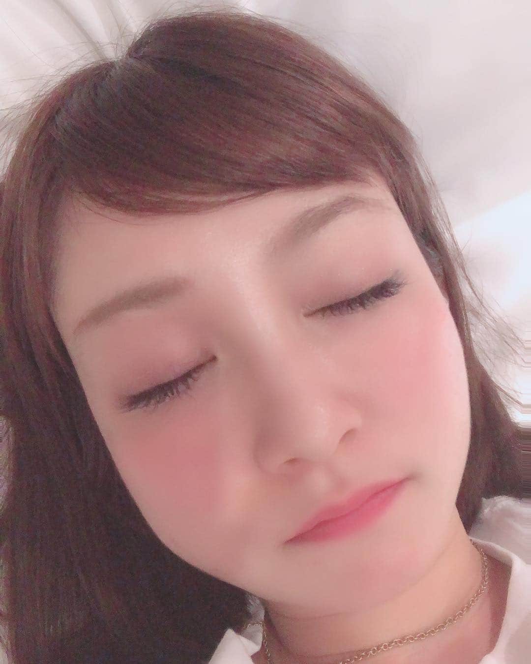 ヒラヤマンのインスタグラム：「おやすみかん☺️ #この顔 #わたしの母にそっくり」