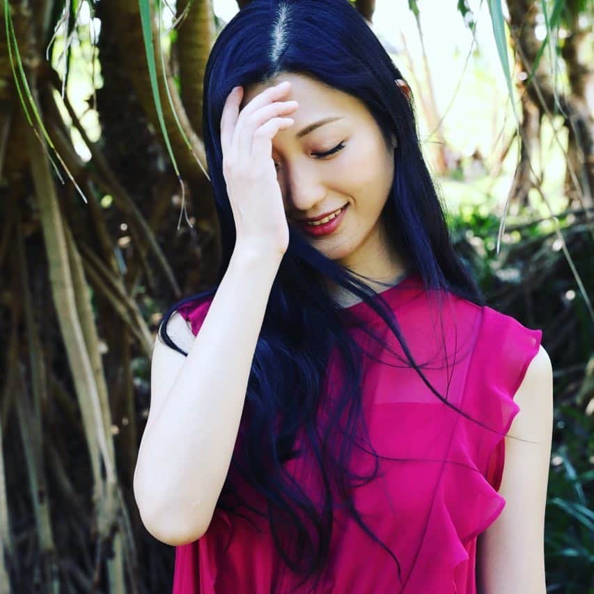 壇蜜のインスタグラム：「モナリザの微笑み🥰」