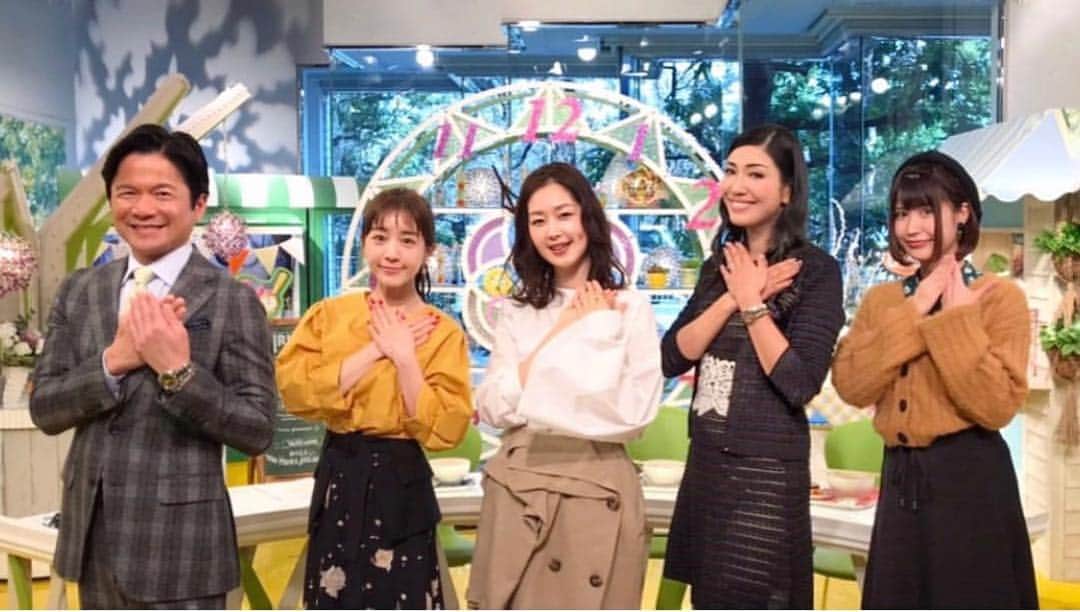笛木優子のインスタグラム：「みなさん、今日も1日おつかれさまでした‼️ 昨日のひるキュン🥰  素敵なみなさんと楽しい時間でした。ありがとうございました。 ひるキュンポーズが下手くそですみません💦」