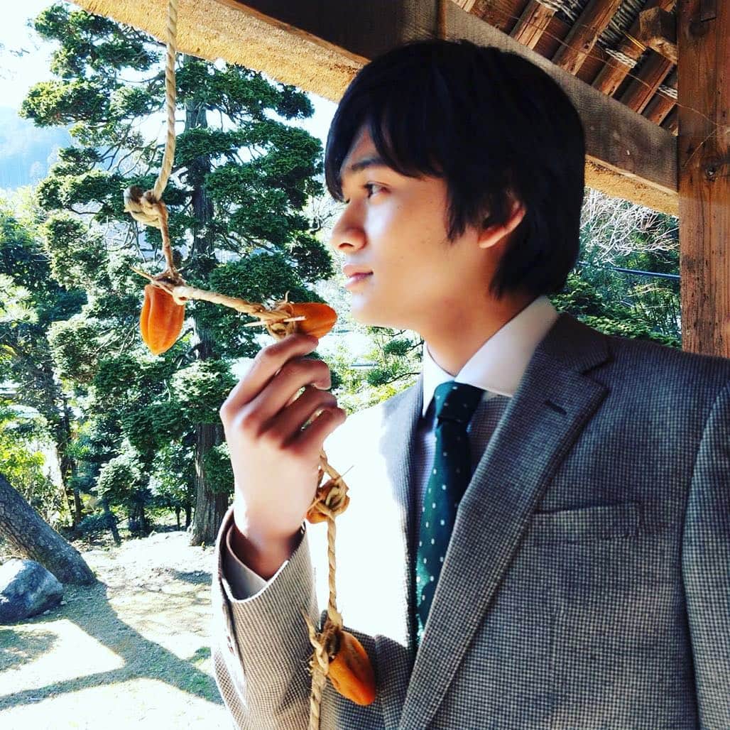 朝飛光太郎（グッドワイフ）のインスタグラム：「クライアントさんの干し柿。  今日は #猫の日 だったらしい」