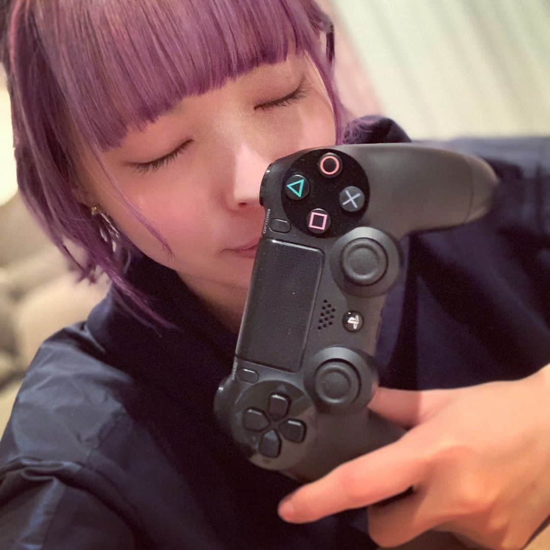 最上もがさんのインスタグラム写真 - (最上もがInstagram)「ゲームというのはぼくにとって人生の一部であり、幼い頃から身近にあったので、家族で楽しんだり、お仕事でやったり、何年経っても変わらず側にあります。  PlayStation®4発売5周年おめでとうございます！  #ps4のある生活 キャンペーン実施中なので、詳しくは @playstation_jp をみてね。 #pr」2月22日 20時54分 - mogatanpe