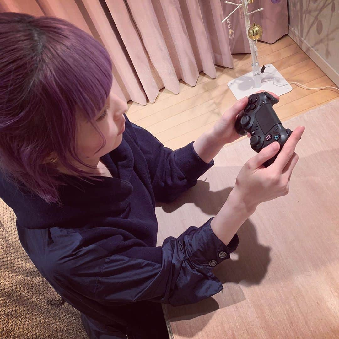 最上もがさんのインスタグラム写真 - (最上もがInstagram)「ゲームというのはぼくにとって人生の一部であり、幼い頃から身近にあったので、家族で楽しんだり、お仕事でやったり、何年経っても変わらず側にあります。  PlayStation®4発売5周年おめでとうございます！  #ps4のある生活 キャンペーン実施中なので、詳しくは @playstation_jp をみてね。 #pr」2月22日 20時54分 - mogatanpe