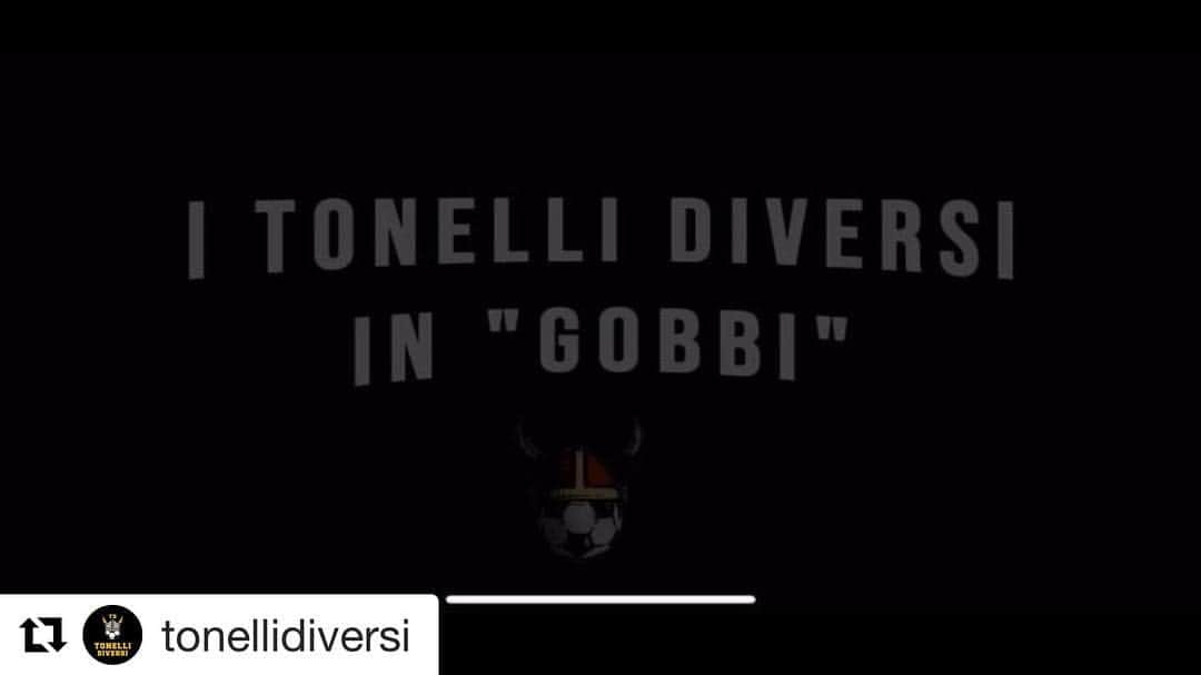 マッシモ・ゴッビのインスタグラム：「Capolavoro!!! 😂👍🏻 Grandissimi @tonellidiversi 👏🏻👏🏻👏🏻 #Repost @tonellidiversi with @get_repost ・・・ ECCO LA NUOVA CANZONE 🎤 “Gobbi” - Parodia Soldi, @mahmoodworld. 🔺Direttamente da #SANREMO2019 il brano vincitrice del Festival, dedicato al fenomenale terzino classe ‘80 del @parmacalcio1913, @massigo18  La trovate anche sul nostro canale #YouTube, la nostra pagina #Facebook e il personalissimo canale #YouPorn . . . . #tonellidiversi @sanremorai #soldi #mahmood #naldo #vela #lanna #mora #adnan #nainggolan #hubocan #diakhate #kamara #bergessio #cionek #traore #kamata #mendi #marega」