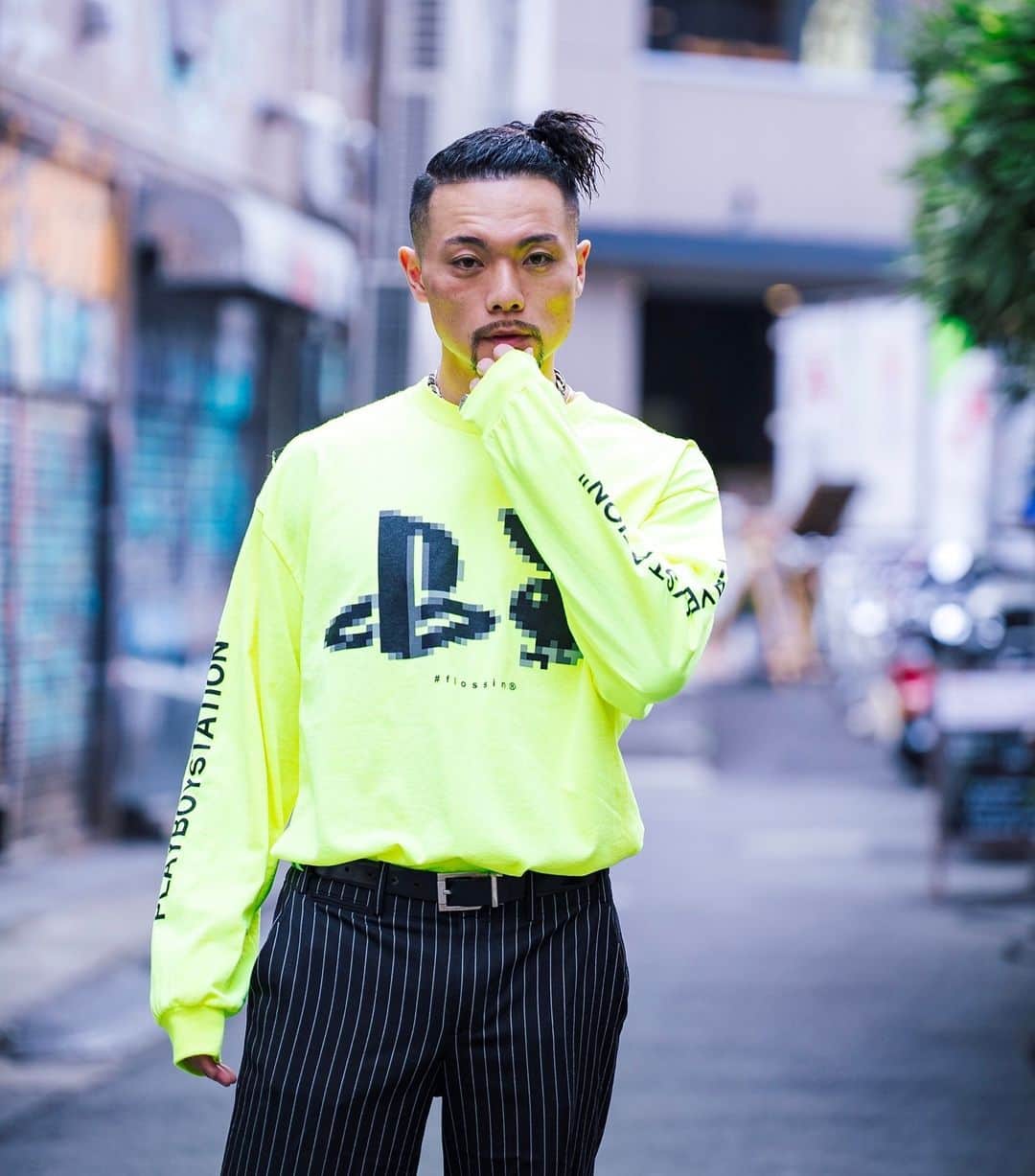 のインスタグラム：「. @flossin_jp  #f_l_o_s_s_i_n #playboystation . . 感覚で生きてるひと 気持ち良さ優先で生きてるひと 基本自分から自分のこと喋らないひと パイパンなひと ずっとhiphop聴いてるひと ずっと呑んでるひと コミュ障なひと . . #me」