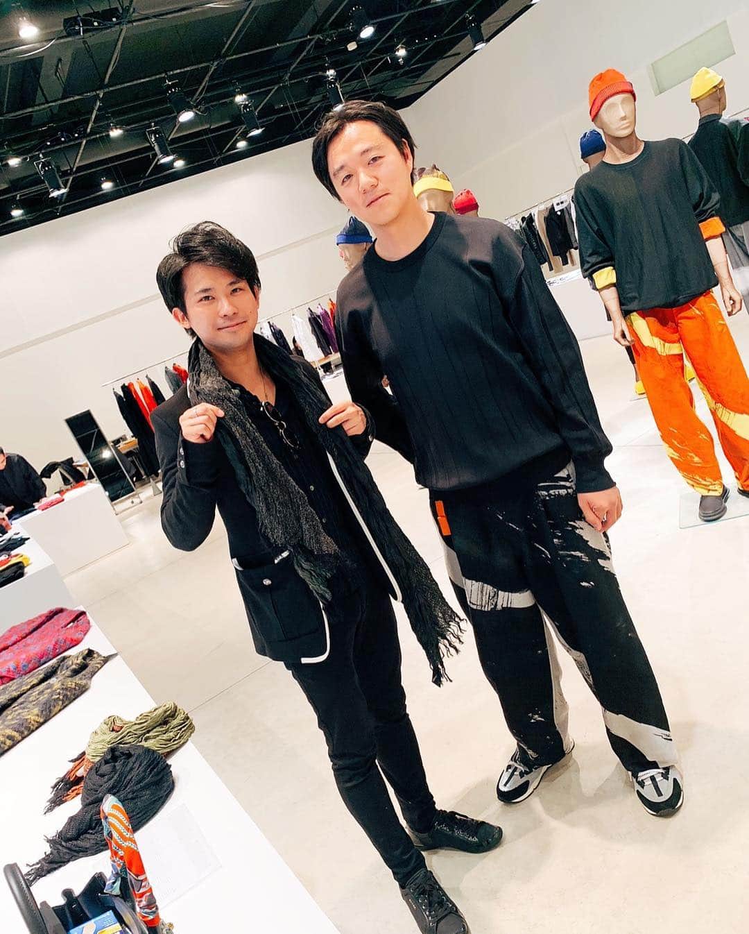 のインスタグラム：「It was great pleasure for me to be at exhibition of ISSEY MIYAKE MEN AW 2019 👍  With Yusuke Takahashi who is the chief designer for MEN😎#isseymiyakemen#exhibition#fashion#yusuketakahashi」