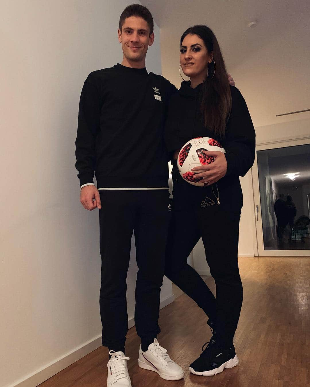 アンドレイ・クラマリッチさんのインスタグラム写真 - (アンドレイ・クラマリッチInstagram)「Bro&Sis time with nice memories @ineskramaric 👌🏻 Thank you @adidasfootball for surprise ball 7.7.2018. Croatia-Russia quarter-final match ⚽️@2018.fifaworldcuprussia 🙌🏻🔝」2月23日 7時48分 - andrejkramaric