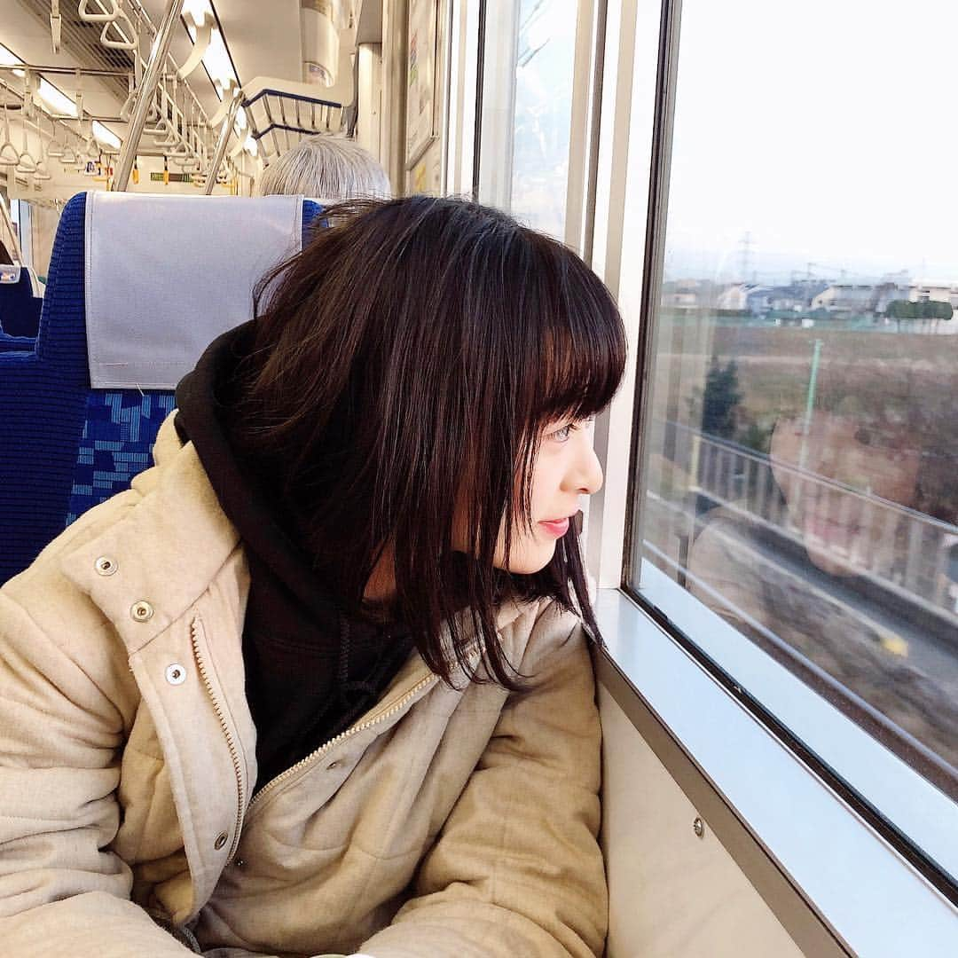 森七菜さんのインスタグラム写真 - (森七菜Instagram)「😊⛰⛰🚃 photo by @__.ai7  #移動中〜 #撮影終わり #もりなな #森七菜」2月22日 23時39分 - morinana_official