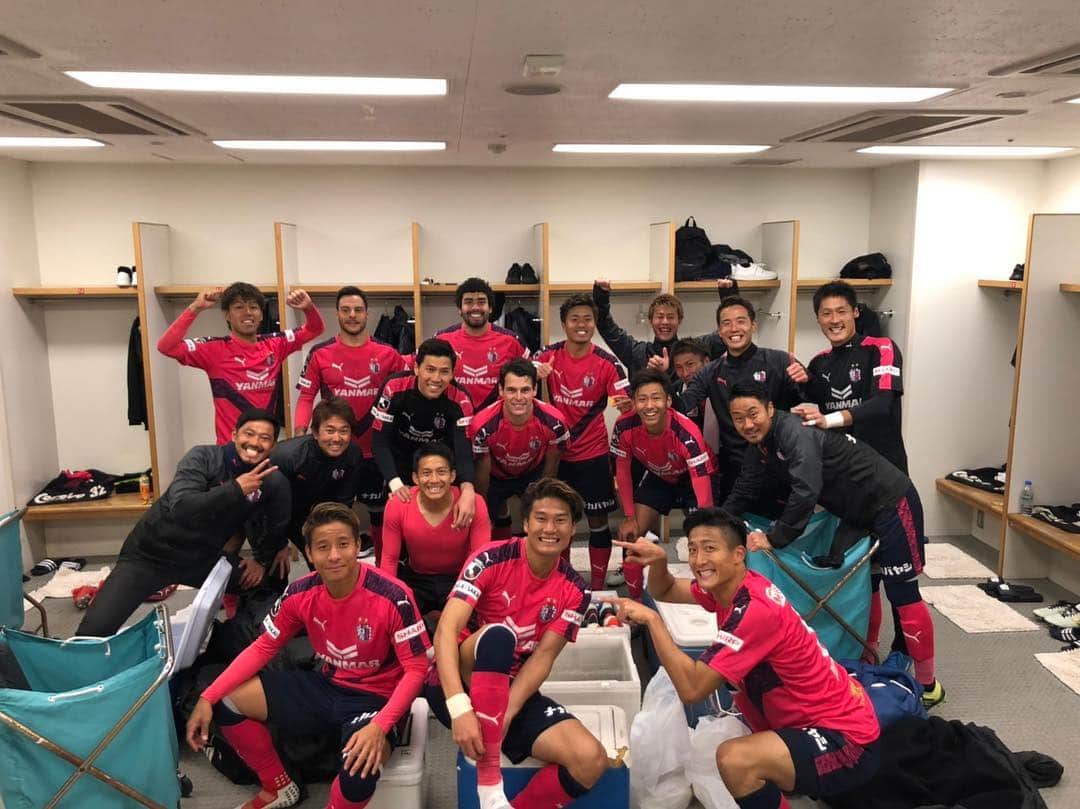 舩木翔のインスタグラム：「開幕戦勝利！ たくさんの応援ありがとうございました！ もっといいプレーできるように頑張ります！ #キヨくん #ソウザ #おらんけどまあええか」
