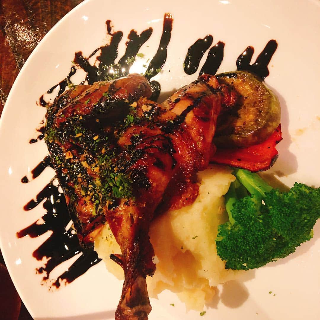 玉置成実さんのインスタグラム写真 - (玉置成実Instagram)「GUAM美味しい旅🍔 #Dosのバーガー #table35のパスタとチキン #PIKA' S CAFEのロコモコとチャモロライス #名前忘れちゃった所のチャモロ料理 #ヨーグルトランドのヨーグルト」2月23日 0時35分 - nm_tmk