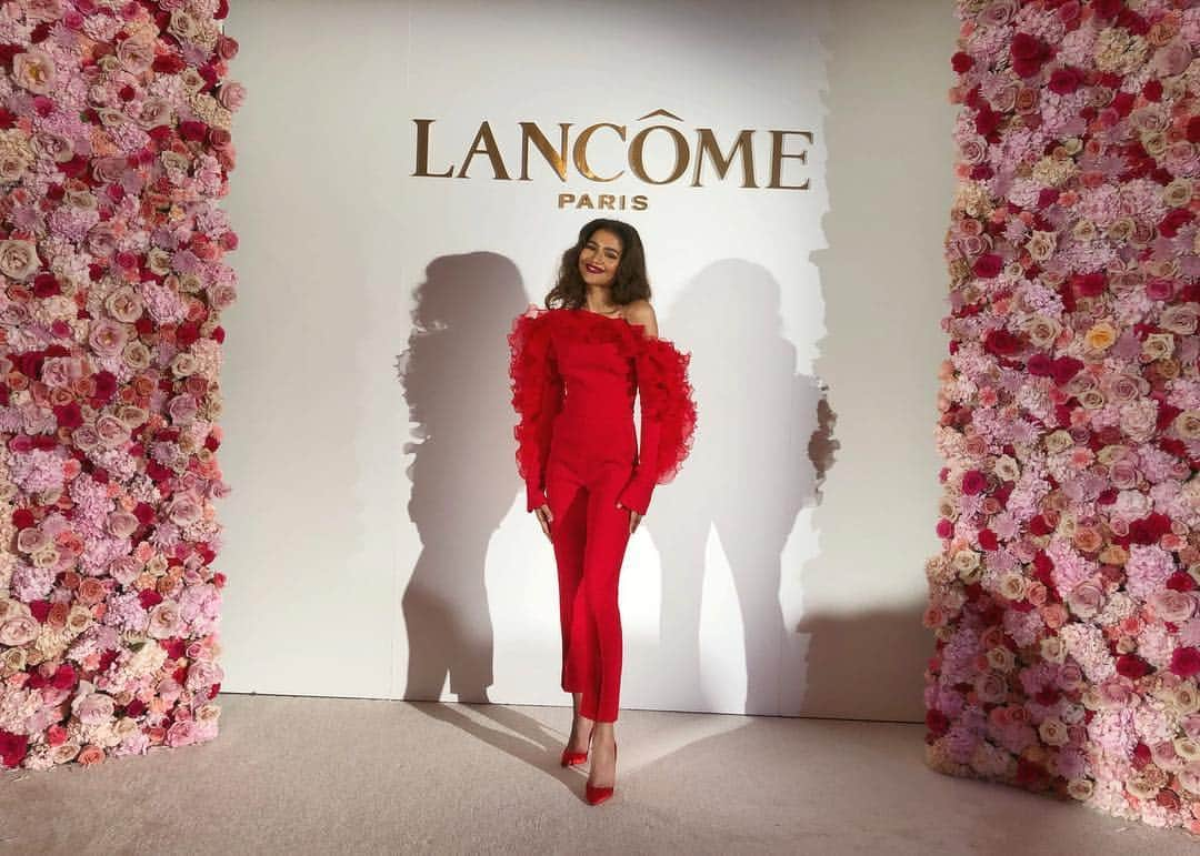 ゼンデイヤさんのインスタグラム写真 - (ゼンデイヤInstagram)「I’ve been so excited to talk about this and now I finally can!!! I’m officially the newest face of @lancomeofficial ! I’m absolutely honored to be amongst so many incredible women. Can’t wait to show you all what’s coming♥️」2月23日 3時43分 - zendaya