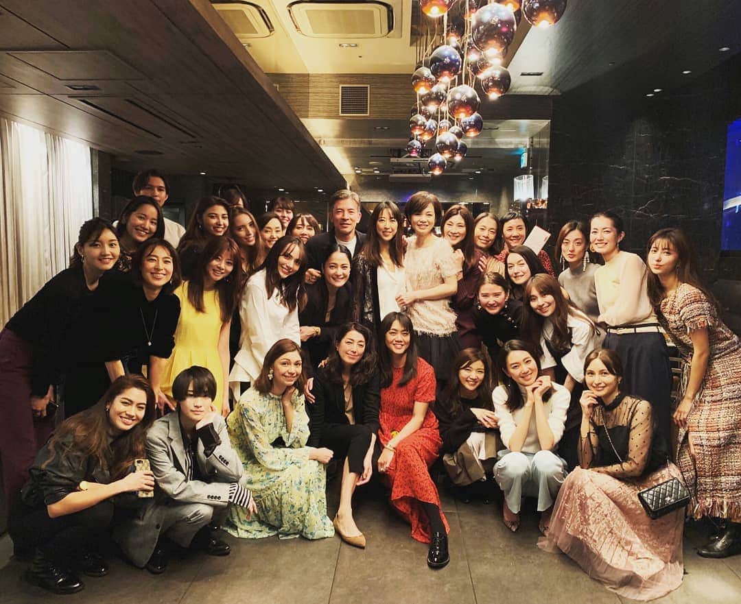 仁科由紀子のインスタグラム：「お久しぶりでーす！  昨夜は、長年お世話になっている所属事務所テンカラットプリュームの新年会でした😊  ニューフェイスも仲間入りし益々パワーアップしております😆👍 皆さま今後ともよろしくお願い致します😁  #テンカラットプリューム #medusaにて」