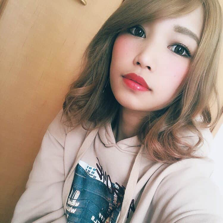 R!Nさんのインスタグラム写真 - (R!NInstagram)「最近のメイクは強め💄  #selfie #blondehair #金髪 #ブリーチ #メイク #濃いめ #like4like #singersongwriter #vocalist #RIN #Gemie #坂本理沙」2月23日 16時37分 - rin_gemie