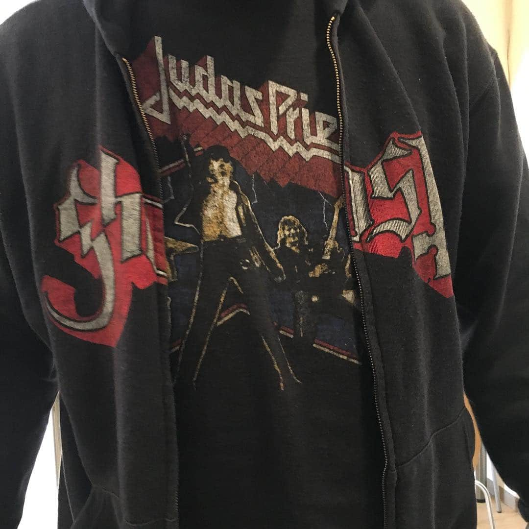 人間椅子さんのインスタグラム写真 - (人間椅子Instagram)「今日も #レコーディング #研一コレクション #judaspriest #ジューダス #ジューダスプリースト #ghostbc #ゴースト #バンドパーカー #鈴木研一 #ニューアルバム #制作中」2月23日 17時04分 - ningen_isu