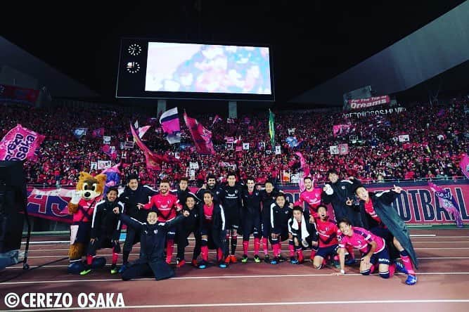 清武弘嗣のインスタグラム：「開幕戦勝利。 スタジアムの雰囲気も最高でした。 来てくれた皆さんに本当に感謝しています。 応援してくれた皆さんにも本当に感謝しています。 ここから、もっと良くなる。 これからもよろしくお願いします！！ . #cerezo」