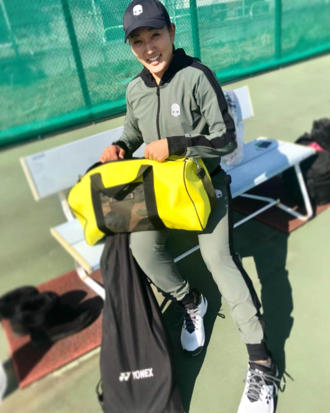 奥野彩加さんのインスタグラム写真 - (奥野彩加Instagram)「☀️🎾🤓 #Tennis #life #goodmorning  雨ばっかりだった所からの青空と太陽❣️最高だ---！ #おはようございます  #皆さんにとって良い一日になりますように ・ ・  #tennis #athlete #smile #テニス #トレーニング #アスリート #ジム #筋トレ #筋トレ女子 #スポーツ #sports  #life #gym #training #fitness #fit #thankful #blessed #tennisplayer #tour  #테니스 #연습 #훈련 #스포츠  #운동 #love」2月23日 11時13分 - ayakaokuno