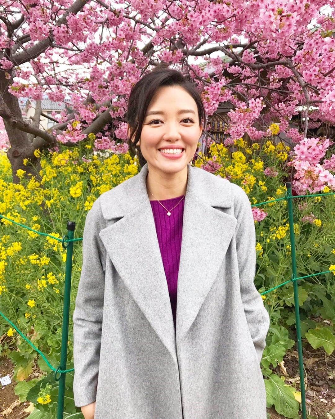 のインスタグラム：「念願の、河津桜！🌸 満開！！！！🌸🌸🌸🌸🌸🌸 黄色とピンクって最高にうきうきな組み合わせ！😆🌸🌼🍀🌼🌸🌼🌸🌼☘️☘️☘️ *  #河津桜 #河津桜まつり #菜の花 #sakura🌸 #春よこい #あべゆきtrip」