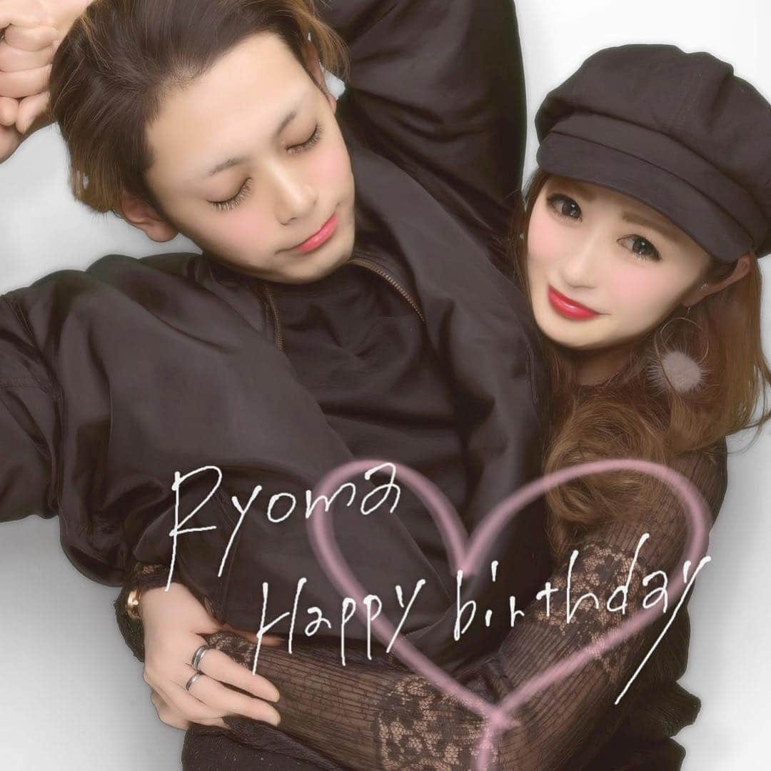 塩崎莉乃さんのインスタグラム写真 - (塩崎莉乃Instagram)「. Ryoma happy birthday🎂 . . 誕生日おめでとうウマちゃんっ これからもよろしくね。 . . . . . . 世界でいっっちばんダイスキです🥰 . . . . . . . . . . . . . . . . . #誕生日 #誕生日サプライズ #ぷりくら #大阪 #沖縄 #カップル #カップルフォト #難波 #心斎橋 #バースデー #プレゼント  #follow4like #couple #darling #lovely  #likeforlikes #l4l #instagood #いいね返し」2月24日 2時06分 - riinon