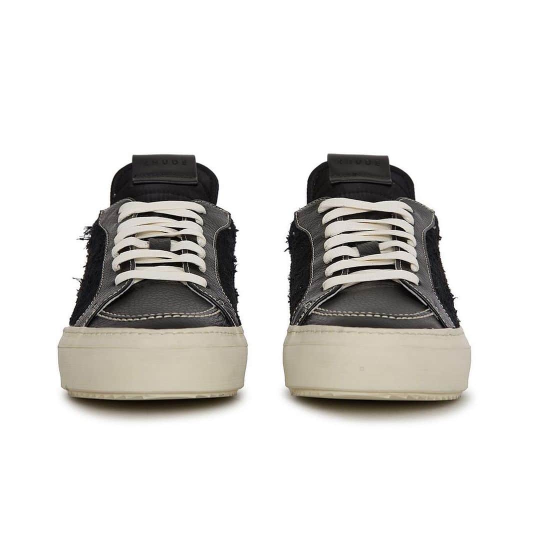 HYPEBEASTさんのインスタグラム写真 - (HYPEBEASTInstagram)「@hypebeastkicks: West Coast luxury brand @rhude has launched its skate-inspired RHUDE V1 - LOW sneaker via its web shop. Priced at $495 USD, the low-cut sneaker features an upper design constructed from black suede and tumbled leather, contrasted by a cream midsole with a toothy ridged bottom outsole. If you missed the release, stay tuned to your local luxury retailers as the shoe is expected to hit stores in May. Photos: Rhude」2月24日 2時50分 - hypebeast