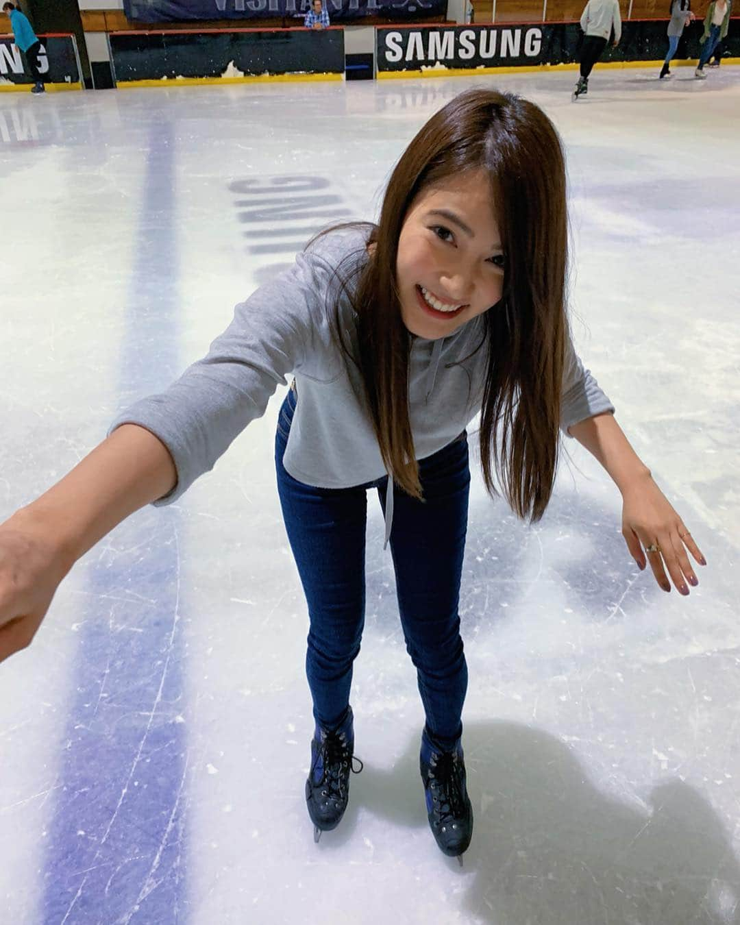 入山杏奈さんのインスタグラム写真 - (入山杏奈Instagram)「EXPECTATIVA ➡️ REALIDAD  Jajajaja Cuando era chiquita podía patinar sin miedo (solamente una vez he patinado) pero... tal vez ya soy mayor🤦🏻‍♀️💔」2月24日 2時52分 - iamannairiyama