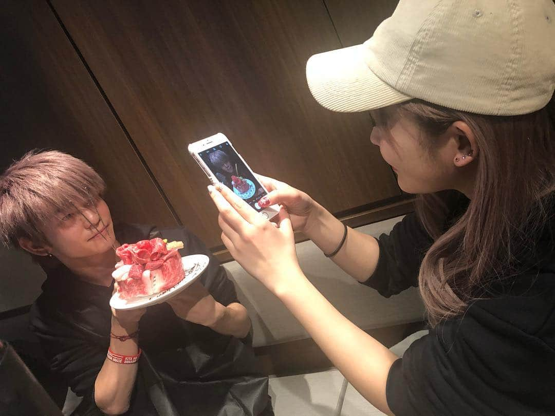 かすさんのインスタグラム写真 - (かすInstagram)「 ジュキヤはたち誕生日おめでとう🎊  予定合わずで少し遅れた誕生会  仲子フォーエバー  #ニクアザブ #肉ケーキ #かすこなじゅき #仲子さん」2月23日 18時29分 - kasuu_kasu