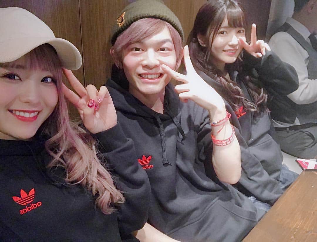 こなんさんのインスタグラム写真 - (こなんInstagram)「. . 昨日はサプライズで ジュキヤの誕生日を かすとお祝いした🥰🎉 仲子さんだいすきだよ  お揃いのパーカーでプリ撮れなかったから 外でプリっぽく撮ったもんね  #かすじゅきこな#仲子さん#あいらぶゆー」2月23日 19時28分 - konan_610