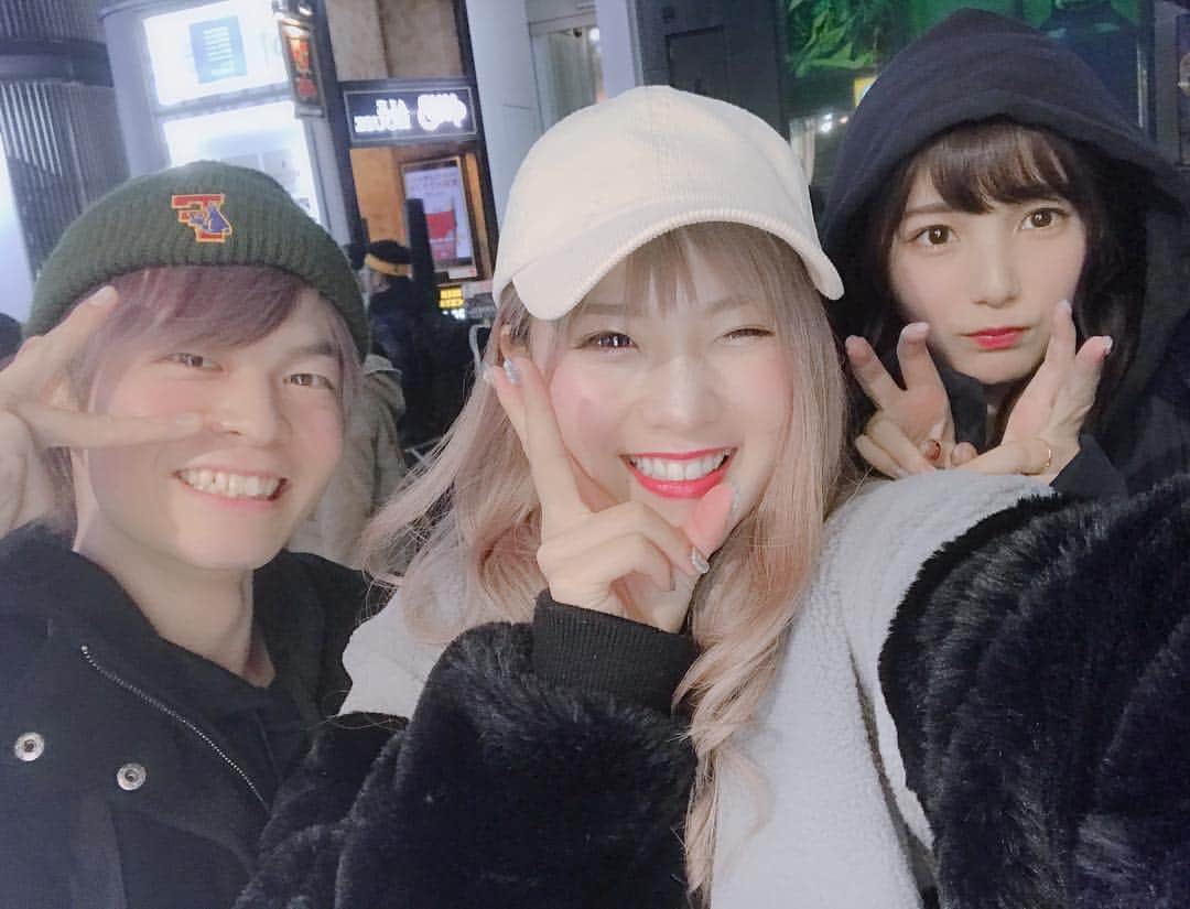 こなんさんのインスタグラム写真 - (こなんInstagram)「. . 昨日はサプライズで ジュキヤの誕生日を かすとお祝いした🥰🎉 仲子さんだいすきだよ  お揃いのパーカーでプリ撮れなかったから 外でプリっぽく撮ったもんね  #かすじゅきこな#仲子さん#あいらぶゆー」2月23日 19時28分 - konan_610