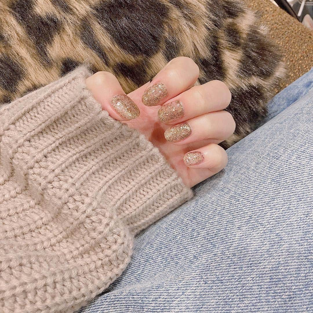 植木南央さんのインスタグラム写真 - (植木南央Instagram)「#newnail #nail #homefukuoka  爪かわいい🦹🏻‍♂️♥️ 左手のギラギラも右手もニュアンスもかわいい、、、 右手の薬指に、花束💐見えにくいかなあああ🥶 ⠀ @eriiii0611 さんいつもありがとうございます🥰 みんなも行ってみてね☺︎」2月23日 19時33分 - 70_naoueki