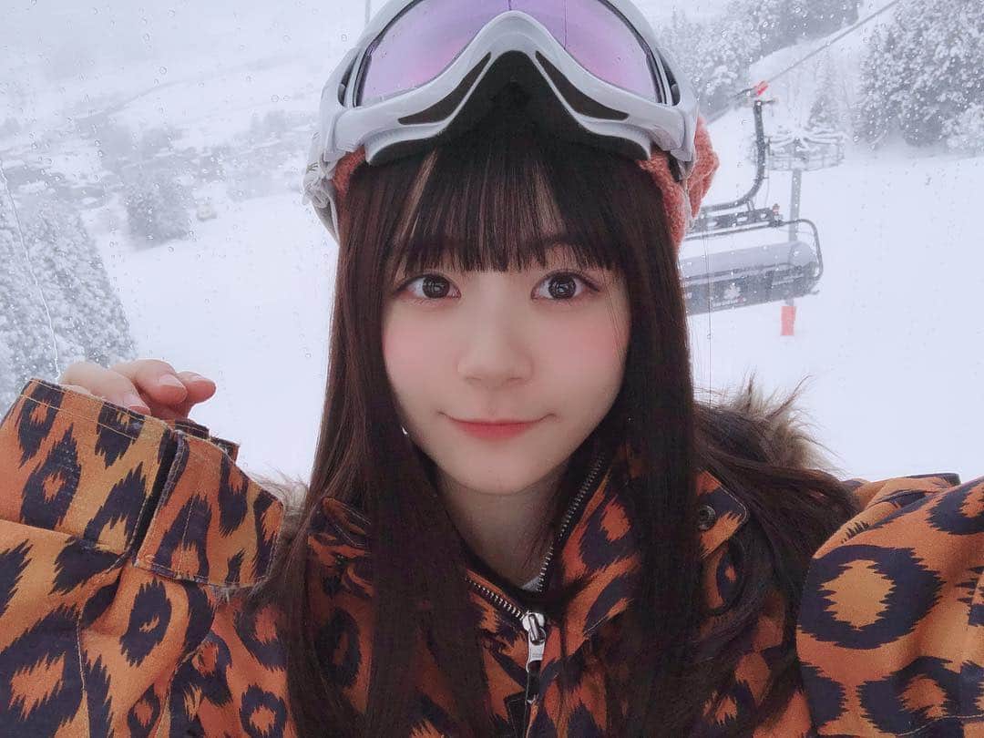 清司麗菜さんのインスタグラム写真 - (清司麗菜Instagram)「今日は、NGTで毎年恒例のスキー場での生写真の発売日〜✨ ㅤㅤㅤㅤㅤㅤㅤㅤㅤㅤㅤㅤㅤ 撮影が終わってからのえとみはるとスタッフさんと4人で滑りに行きました⛷3人でヒョウ柄スキーウェアをお揃いでレンタル🐅💗 ㅤㅤㅤㅤㅤㅤㅤㅤㅤㅤㅤㅤㅤ 初めてスキー場の"ゴンドラ"に乗った😳✨ ㅤㅤㅤㅤㅤㅤㅤㅤㅤㅤㅤㅤㅤ 生写真の衣装でのオフショットはフォトログに載せます😂 ㅤㅤㅤㅤㅤㅤㅤㅤㅤㅤㅤㅤㅤ #スキー #ゴンドラ #生写真 #オフショット」2月23日 21時32分 - seiji_0007