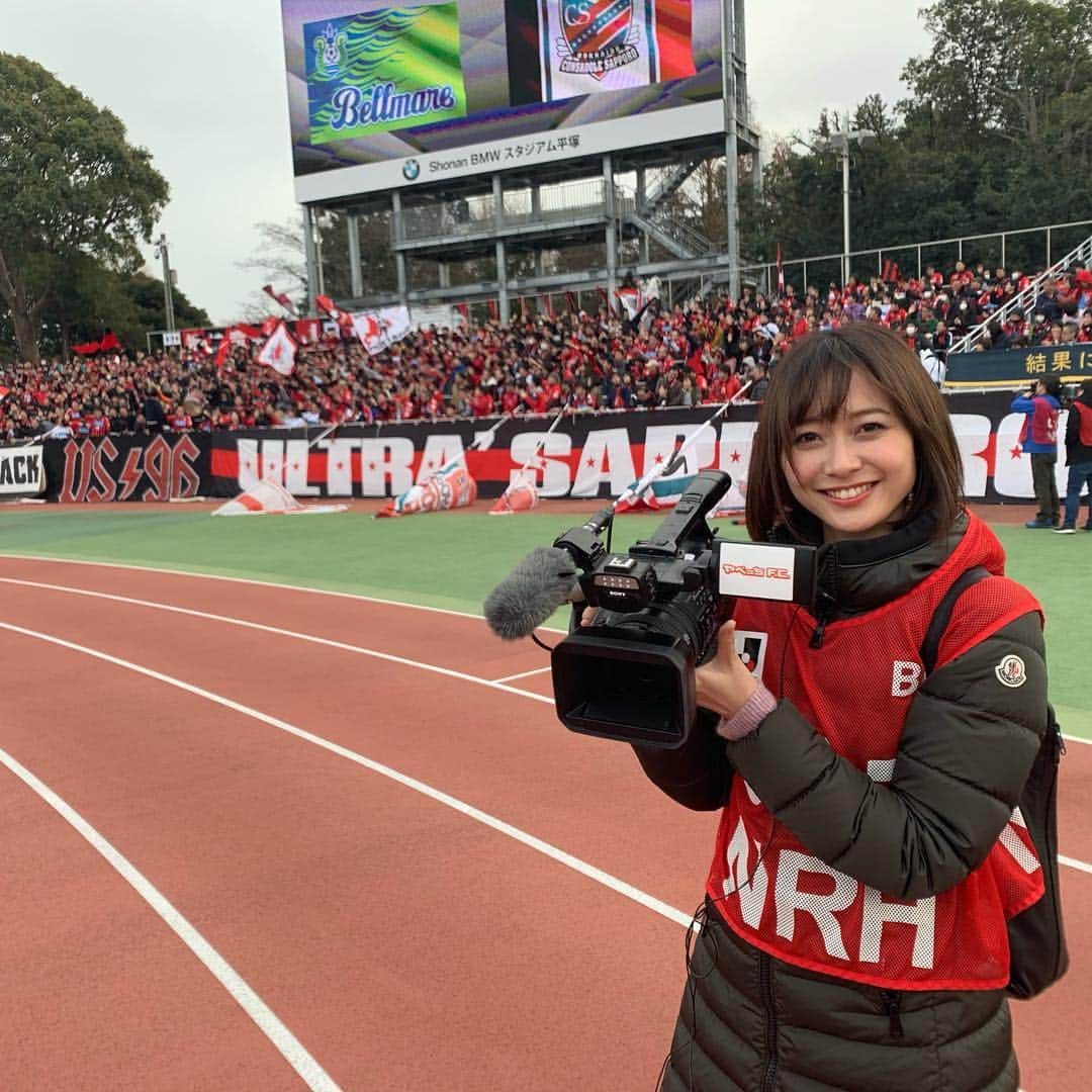 久冨慶子さんのインスタグラム写真 - (久冨慶子Instagram)「今シーズンもJリーグが開幕しました⚽️ 今日は湘南ベルマーレ×コンサドーレ札幌の試合を取材ました！！ 試合後 湘南ベルマーレの武富孝介選手に解説するっちをお願いしました✨ アナカメもありますよ📹 明日のやべっちF.Cお楽しみに🤗 ＊ ＊ #Jリーグ #開幕戦 #湘南ベルマーレ #コンサドーレ札幌 #武富孝介 選手 #テレビ朝日 #やべっちfc  #解説するっち #アナカメ #久冨慶子 #アナウンサー #寒くてダウンの上にベンチコートを着ました #サポーターの皆様寒い中お疲れ様です」2月23日 21時37分 - keiko0hisatomi