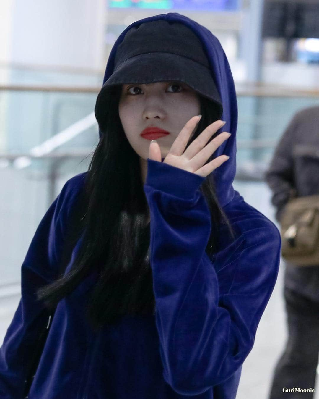 モモさんのインスタグラム写真 - (モモInstagram)「♡ [Fantaken] 190223 - Incheon Airport back from Thailand -  #MOMO #트와이스 #모모 #平井もも #もも #TWICE © gurimoonie」2月23日 21時49分 - momojype