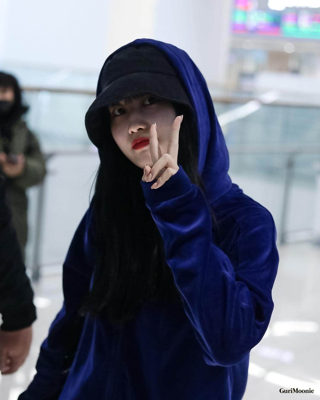 モモさんのインスタグラム写真 - (モモInstagram)「♡ [Fantaken] 190223 - Incheon Airport back from Thailand -  #MOMO #트와이스 #모모 #平井もも #もも #TWICE © gurimoonie」2月23日 21時49分 - momojype