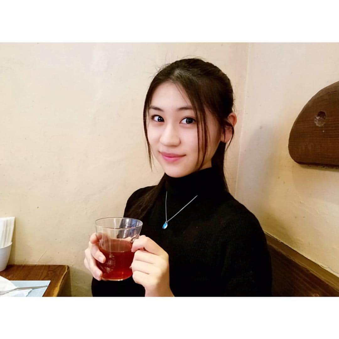 二木蒼生さんのインスタグラム写真 - (二木蒼生Instagram)「#二木蒼生 * 星の王子さまミュージアムで食べたスイーツ🍰 「恋するヒツジのトキメキプレート」 * 1日20皿限定だったので、到着したらすぐに食べに行こうと思っていたのですが… 謎解きに夢中になりすぎて、 気づいたらお昼を過ぎていました💦 もう、なくなっちゃったかも😫と焦ったけど 無事に食べられました🙌🏻 * ほうじ茶シューアイスが羊ですごくかわいい🐑♡ とちおとめのムースもおいしかった🍓 1皿でシューアイスとケーキとゼリー♪ ローズティーも一緒にいただきました🌹 * 『星の王子さま』のお話を表現した、ピンクのかわいいデザートで、目も心もおなかも満たされました～🍽 * #箱根スイーツコレクション2019#箱根#スイーツ#箱根スイーツ#春限定#限定スイーツ#デザート#旅行#温泉#旅 #女子#sweets#hakone#trip #シューアイス#ケーキ#炭酸ゼリー#星の王子さまミュージアム#ルプチプランス#LePetitPrince#星の王子さま #大切なことは目に見えない」2月23日 21時50分 - aomushi_kune2