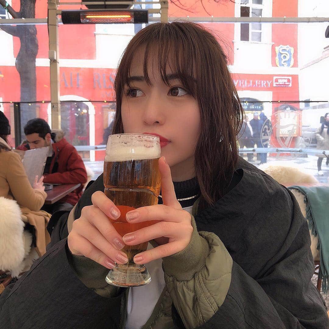 菅野梓のインスタグラム：「. ビール本場のチェコとドイツで昼夜欠かさず飲んでる最高🍺😋 . #卒業旅行 #Czech #germany #beer #ビール #🇩🇪#🇨🇿 . このあと思いっきりビールぶっかけられた😂」