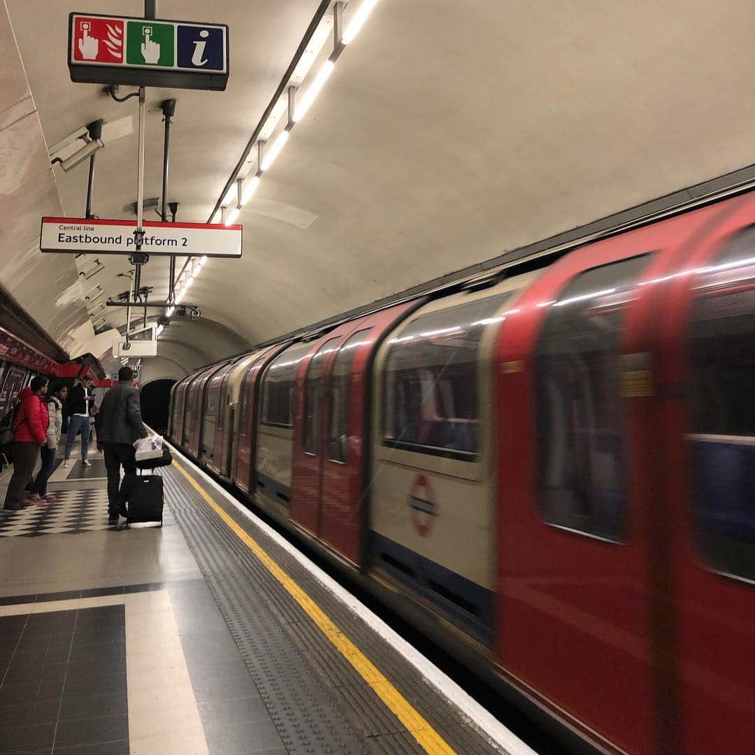 中岡由佳さんのインスタグラム写真 - (中岡由佳Instagram)「Take the underground to Bank station! #underground #tube #london #japanese」2月23日 23時41分 - yuka_nakaoka