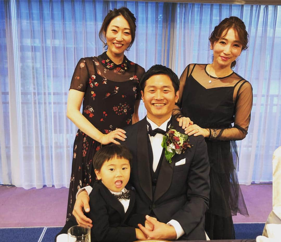 飯島茜さんのインスタグラム写真 - (飯島茜Instagram)「親友の結婚式👰🤵二人ともおめでとう🍾🍾🍾 感動😭😭😭 もらい泣き👰🤵」2月23日 23時48分 - akaneiijima711