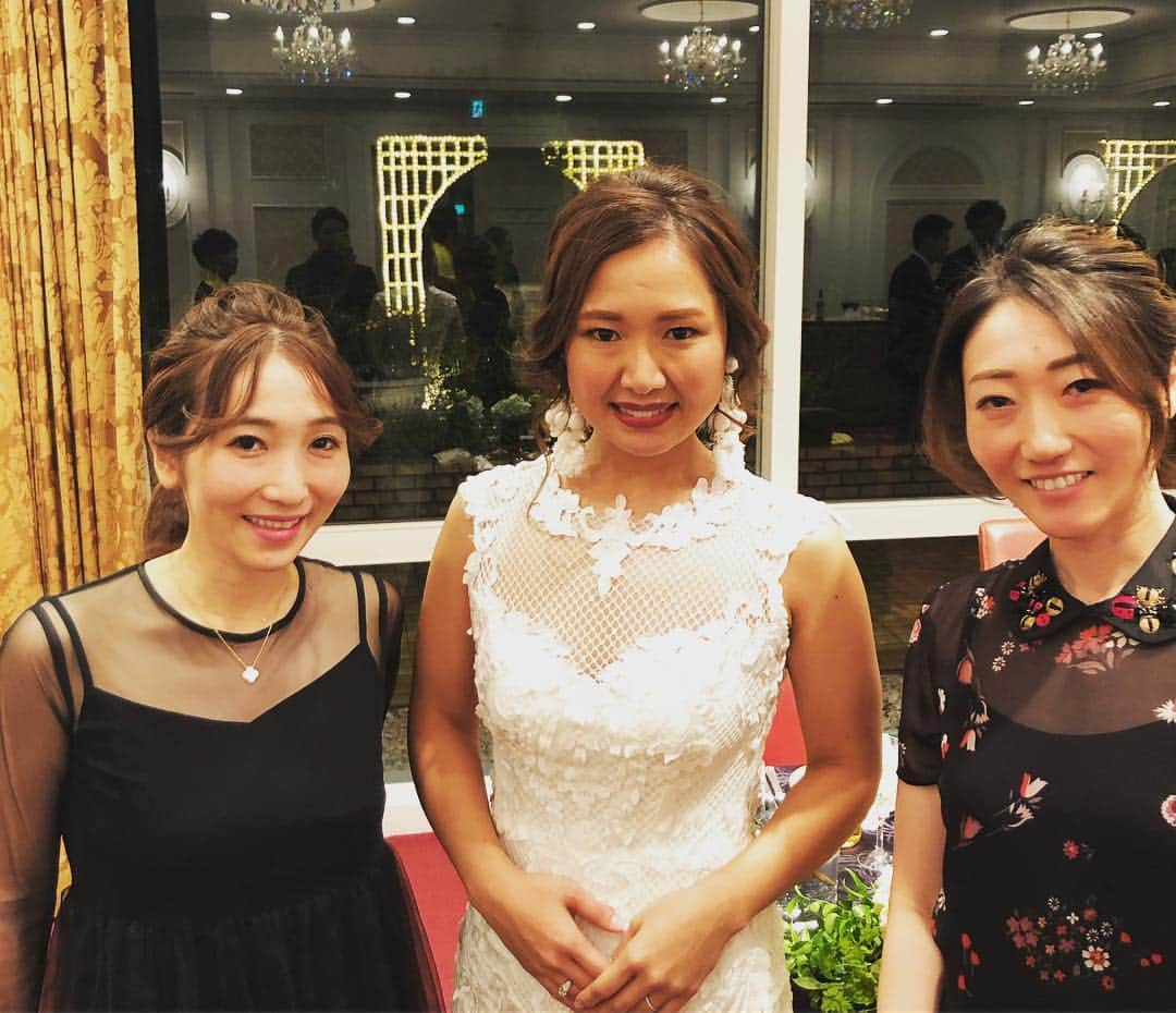 飯島茜さんのインスタグラム写真 - (飯島茜Instagram)「親友の結婚式👰🤵二人ともおめでとう🍾🍾🍾 感動😭😭😭 もらい泣き👰🤵」2月23日 23時48分 - akaneiijima711