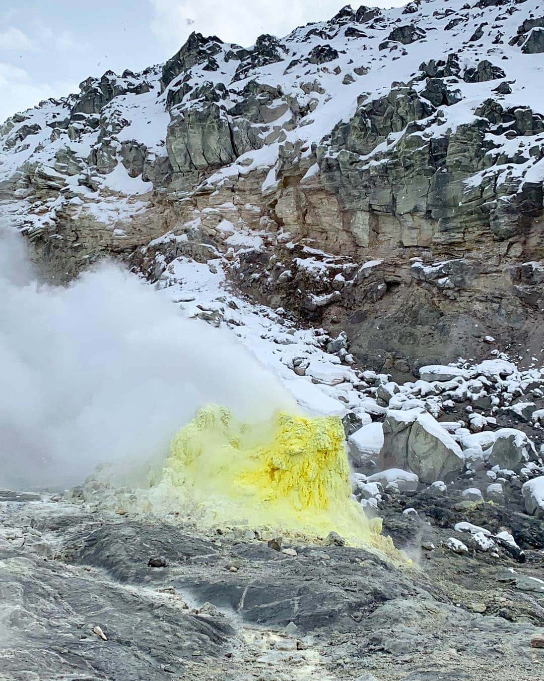 奈良美智のインスタグラム：「sulfur springs on the mountain (Teshikaga town ). and floating ice (Shiretoko Peninsula).」