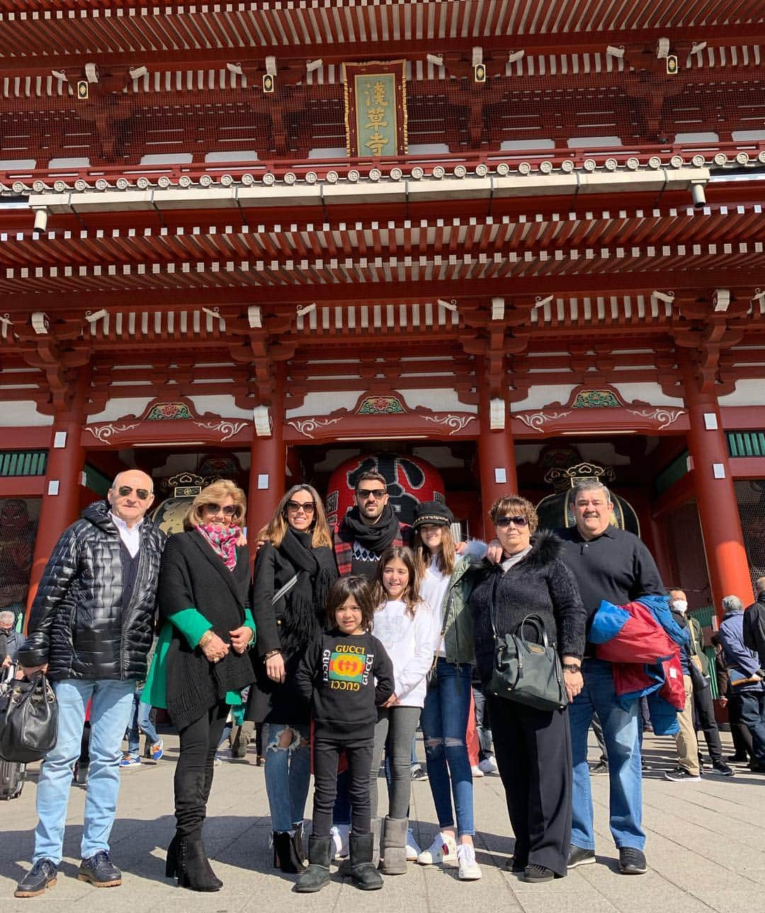 ダビド・ビジャさんのインスタグラム写真 - (ダビド・ビジャInstagram)「Family time!!! 🇯🇵👌🏻 #tokyo #japan #family #familygoals #sensouji #tokyoskytree」2月24日 12時20分 - davidvilla