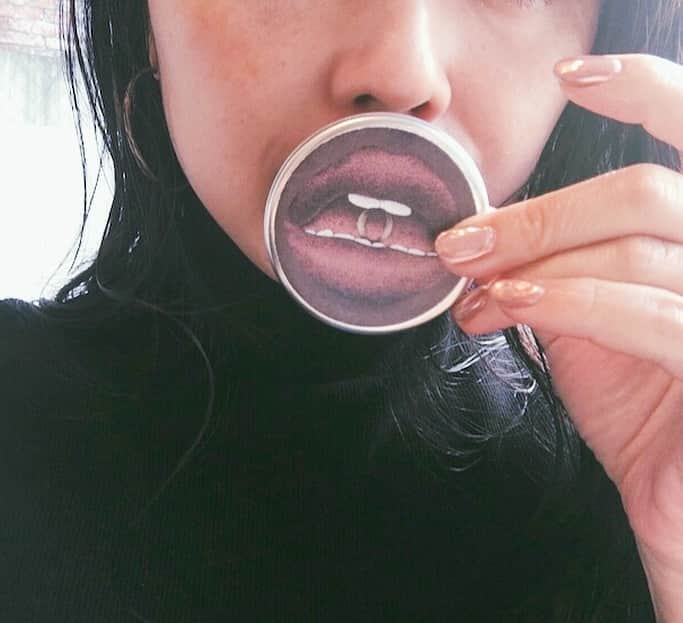 Yu-kiのインスタグラム：「いただいた @o_skin_hair のオイルとバームのセットがかわいい💕このバームはどこにでも使えるしデザインかわいいしお気に入り◎オイルは髪にバセリンと混ぜて使ってます🙆🏻‍♀️#o_skin_hair#japan#london」