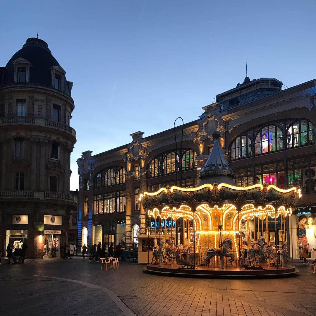 きまぐれなミューズたちさんのインスタグラム写真 - (きまぐれなミューズたちInstagram)「フランス🇫🇷のToulouse(トゥールーズ)に行ってきました😃 南フランスなので暖かく、レンガで建てられた建築物が並び、とても素敵な街でした☺️ #toulouse #france #trip #フランス #トゥールーズ #旅行 #建物 #綺麗 #感激 #amazing #awesome 0840」2月24日 10時00分 - kimagure_muse