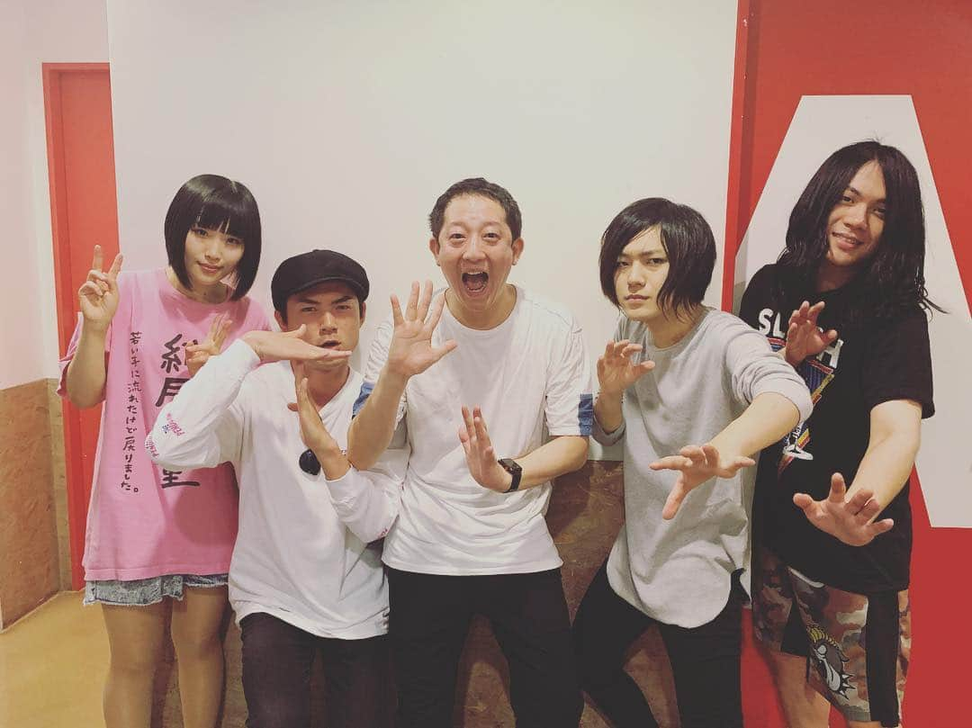 高橋茂雄さんのインスタグラム写真 - (高橋茂雄Instagram)「ヤバイＴシャツ屋さん。 ワンマン行かせてもらいました。 曲もMCもホンマ最高だった！  お台場揺れてんちゃうか！？ってゆうぐらいみんなで飛んでた。  カッコE超えてカッコFやん たのC超えてたのDやん  いやもっとやわ！ カッコOで、たのPでしたわ！！ そして、一緒にいったのはたけだバーベQでした！  #ヤバイtシャツ屋さん  #ヤバt  #実際会ったらさらに好きにになる人たち」2月24日 11時00分 - shigeo0128