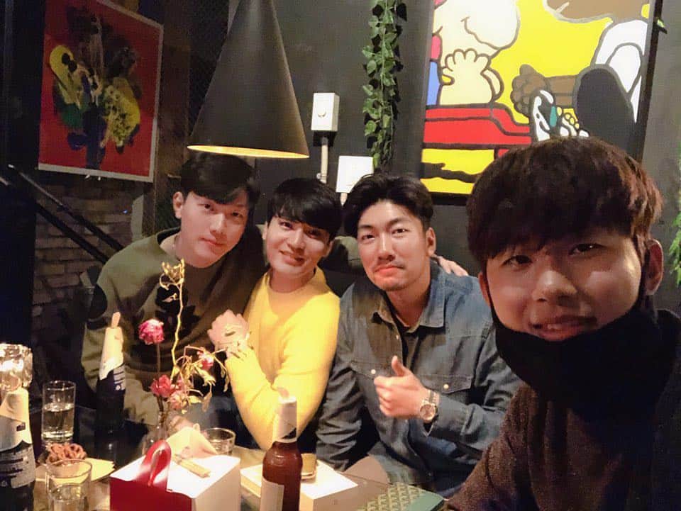 ユン・イルロクのインスタグラム：「보고싶다 바보들🧸 응원한다 화이팅👊🏼✌🏼」