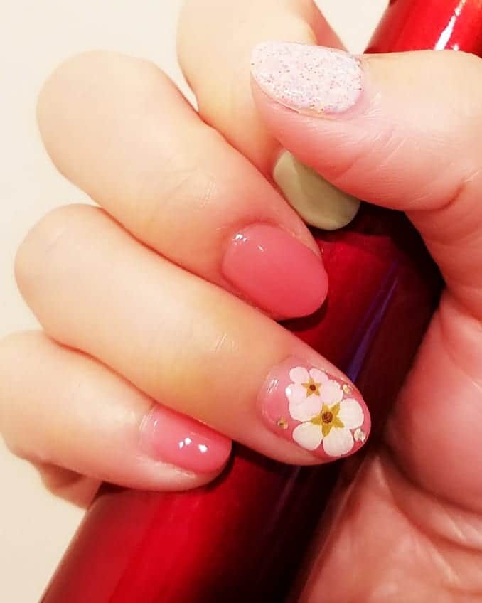 上西小百合のインスタグラム：「ネイルしたんだー❤テーマは『春』❤梅の花とメジロをイメージしました❤」