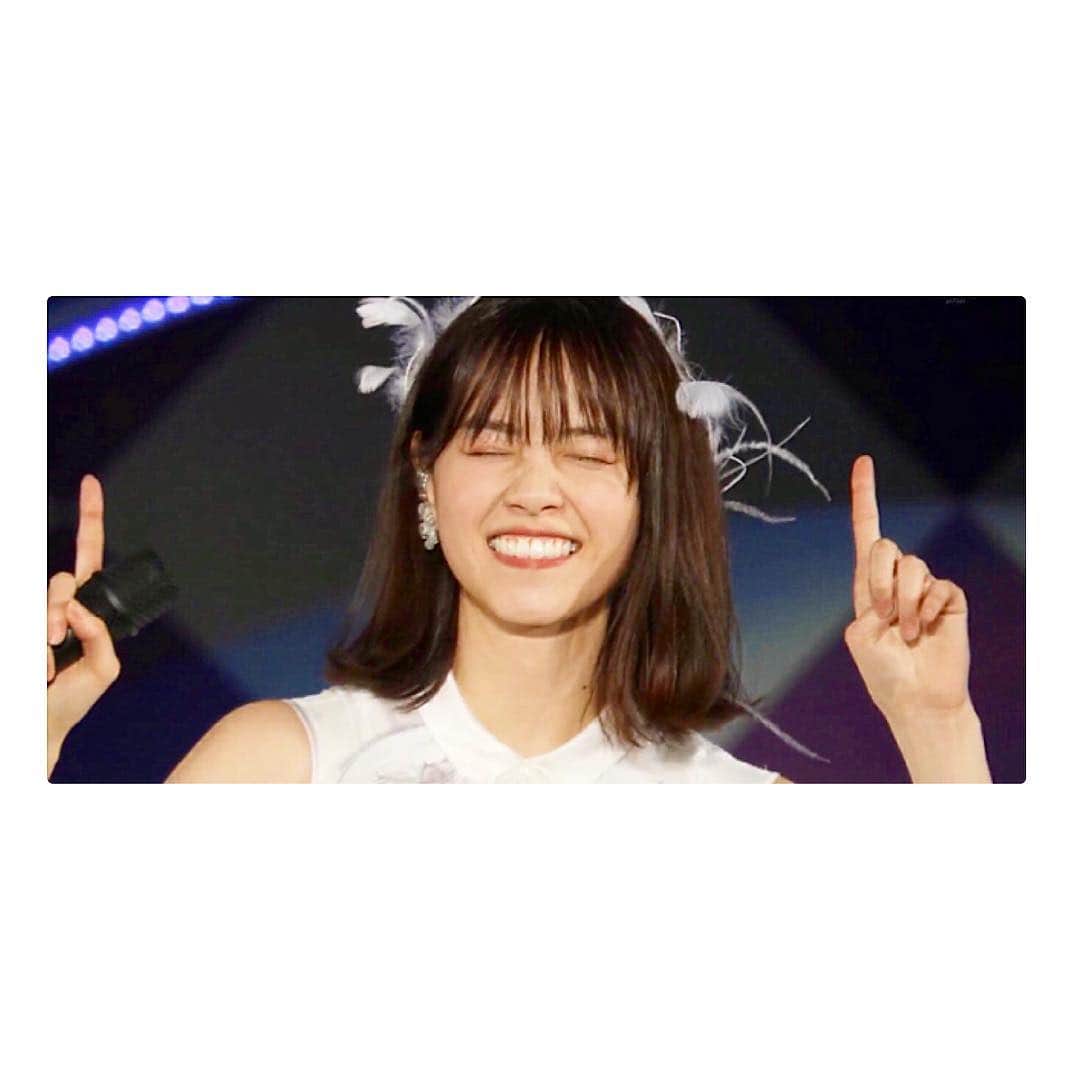 乃木坂46 のぎのぎのインスタグラム：「⊿⊿⊿ なぁちゃんお疲れ様🌟 気づいたら片想いの歌い始めに 乃木坂46のなぁちゃんの始まりから卒業の 変化の全てが詰まってた気がした☺️感動した😭 . 最後を見届けたかったけど ライブは全く当たらなかったから 家から応援✊🏻 . なぁちゃんずっと笑顔いっぱいで良かった☺️ けどなぁちゃんの乃木坂46としての活動も 自分の中の何かも終わっちゃったなぁ… という感じです😢 . 最後になぁちゃんほんとにありがとう😊 #乃木坂46#nogizaka46 #西野七瀬#nanasenishino」