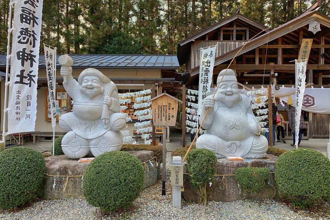 のインスタグラム：「出雲福徳神社 Two of the Seven Gods of Good Luck Izumofukutoku Shrine」