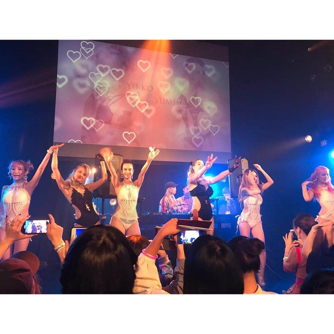 Yumikaさんのインスタグラム写真 - (YumikaInstagram)「昨日は日本最大級を誇る女性限定レズビアンイベント #ティプシー でした🙌🏳️‍🌈🏳️‍🌈🏳️‍🌈🏳️‍🌈 ダンサー陣も過去最多で、スーパー豪華メンバーが揃ったよ😱💖💖💖 いつもたくさんの声援、本当にありがとう😍😍 . 来月は3/15(金)に初の #福岡 開催、都内は3/30(土) なので、女の子達集まれ〜〜✨✨✨ . パフォーマンス力をもっとあげなくては🥺 これからも応援よろしくお願いいたします❤️❤️❤️❤️ . #girlsonly #girlslove #lgbtq #tipsy #lesbian #tokyo #ビアン #百合 #クラブイベント #ダンサー」2月24日 14時23分 - yuminem923